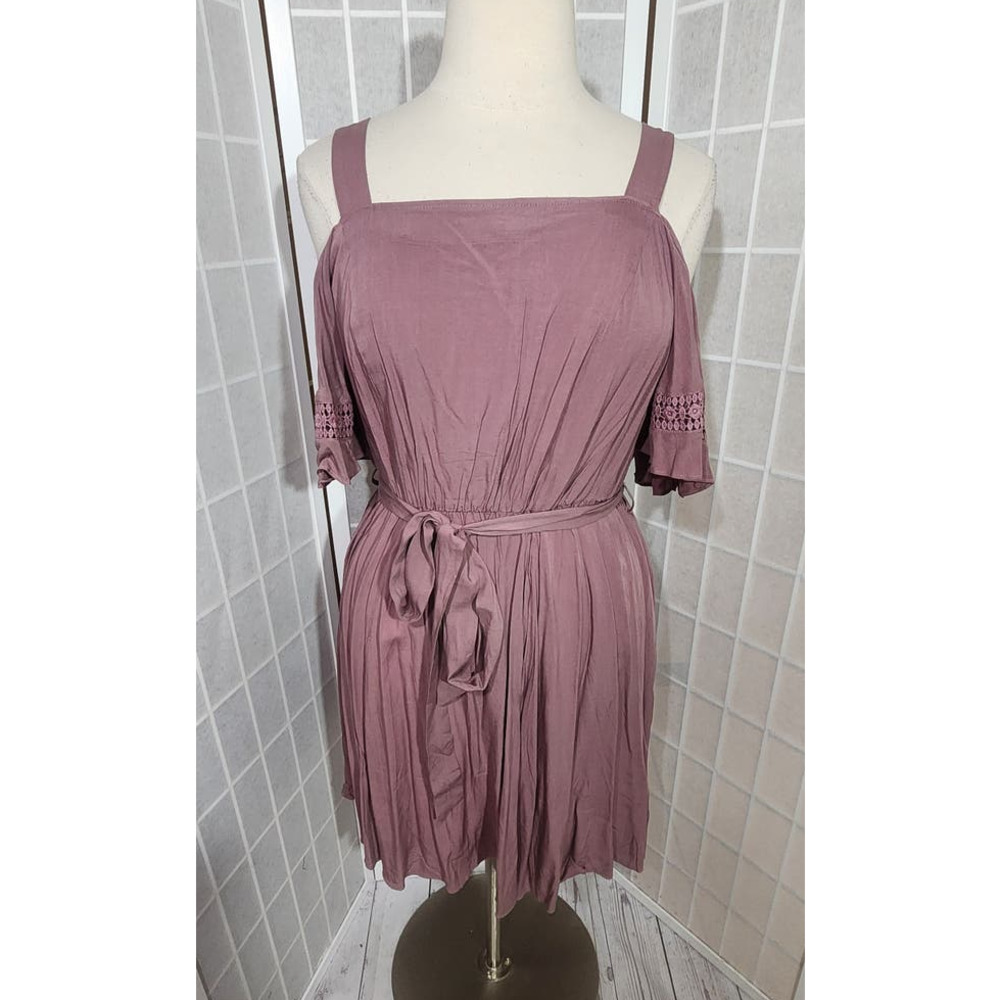 NWT City Chic Women Trim Shoulder Cold Romper Playsuit Tie Pink Plus Size S (16)
